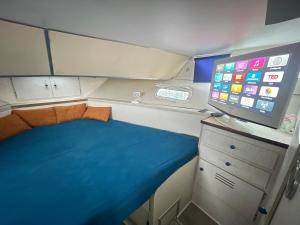Cama o camas de una habitación en Turtle boat with free parking