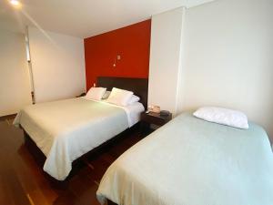Cama o camas de una habitación en Apartasuites BellHouse Bogotá