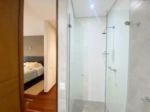 Ett badrum på Apartasuites BellHouse Bogotá