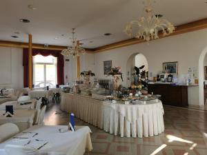 Restaurace v ubytování Hotel Lido