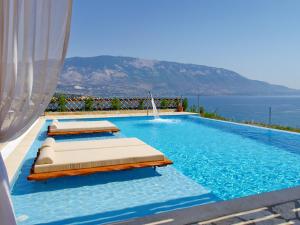 Bazén v ubytování Villa Kalypso Infinity Pool Villa nebo v jeho okolí