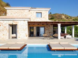 Bazén v ubytování Villa Kalypso Infinity Pool Villa nebo v jeho okolí