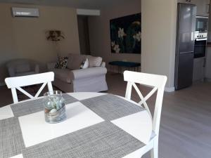a living room with a table and two chairs at Casa La Palmera - Sólo Familias y Parejas in Conil de la Frontera