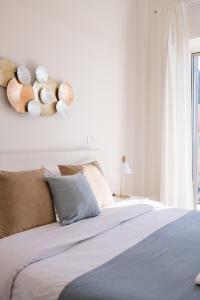 Voodi või voodid majutusasutuse Naro Suites and Rooms toas