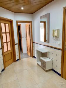 a bathroom with a sink and a mirror at Apartamento saloio in Venda do Pinheiro