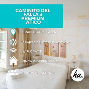 um folheto para um quarto de hotel com uma cama num quarto em Caminito del Falla III Ha Apartment em Cádiz