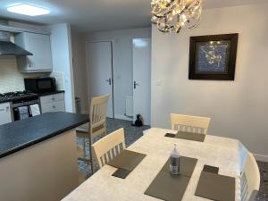 The Beeches - Serviced Duplex Apartment