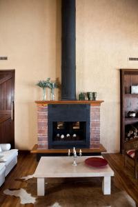 a living room with a fireplace and a coffee table at Pampas de Areco Resort de Campo & Spa in San Antonio de Areco
