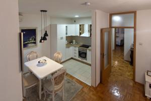 Kjøkken eller kjøkkenkrok på Apartment Barby - Aleja