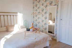 Postel nebo postele na pokoji v ubytování Hotel Rural El Cedro