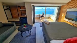 Posezení v ubytování Letstay Panorama Suites