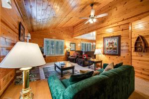a living room with a couch and a ceiling fan at Elk Horn Retreat in Idyllwild