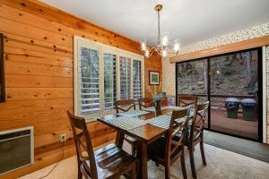 a dining room with a table and chairs at Elk Horn Retreat in Idyllwild +16 photos