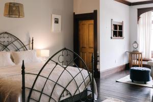 a bedroom with a bed and a wooden floor at Wallingford Homestead in Wallingford
