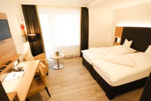 Postel nebo postele na pokoji v ubytování Hotel Wiehen-Therme