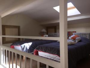 a bedroom with a bunk bed at Le Cocovert du Verdon in Riez
