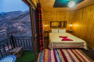 Ein Bett oder Betten in einem Zimmer der Unterkunft Dar Adrar
