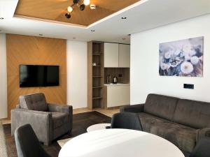 a living room with a couch and a table at Apart & Spa Zoned in Kopaonik