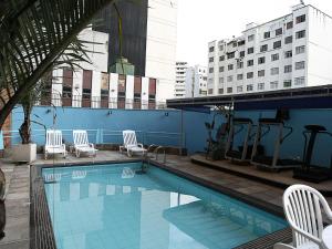 A piscina localizada em Cheverny Apart Hotel ou nos arredores