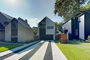 a house with a modern driveway at SoCo Eleganance in Austin