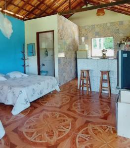 Kuchyň nebo kuchyňský kout v ubytování Chalé Anjo Gabriel I em São Tomé das letras. + 7 fotografií