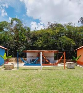 Zahrada ubytování Chalé Anjo Gabriel I em São Tomé das letras.