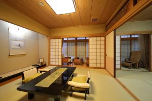 Posezení v ubytování Kyoto Ryokan Kinoe + 37 fotografií