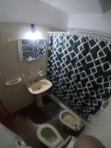 A bathroom at Departamento encantador en Maipú