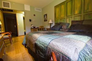Postel nebo postele na pokoji v ubytování Hotel Floyd