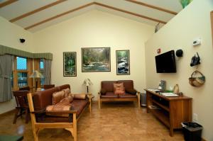 a living room with a couch and a desk at Hotel Floyd in Floyd