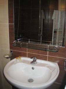 Un baño de Spacious and Cosy Apartment in Bansko Royal Towers Complex