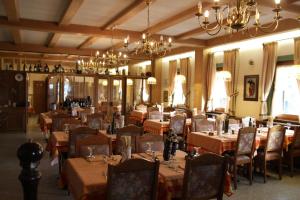 
a dining room filled with tables and chairs at Hotel Genziana in Passo Stelvio
