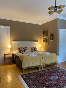 a bedroom with a bed and a ceiling fan at Bergsgården Hotell & Konferens in Bergsgården