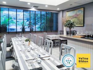 Restoran atau tempat makan lain di Yellow Ribbon Hills Boutique Suites