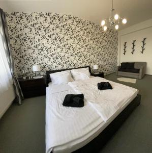 Un pat sau paturi într-o cameră la Cosy apartment in an excellent location