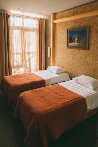 Кровать или кровати в номере Альпен Клаб