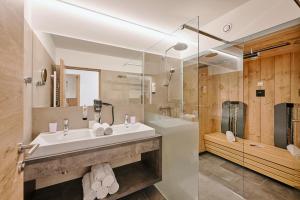 A bathroom at 1400 FlexenLodge Még 37 kép