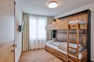 Bunk bed o mga bunk bed sa kuwarto sa 1400 FlexenLodge