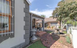 a home with a patio with a fountain in the yard at The French Affaire in Parys