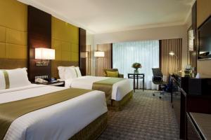 Holiday Inn Singapore Orchard City Centre by IHG客房内的一张或多张床位