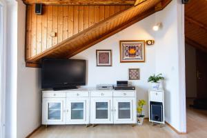Televízia a/alebo spoločenská miestnosť v ubytovaní Apartment with the most beautiful sea view in Dubrovnik - family friendly