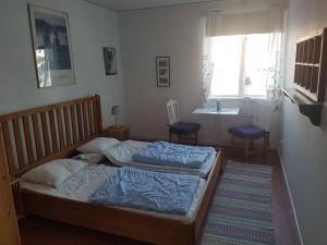 מיטה או מיטות בחדר ב-Furudals Vandrarhem och Sjöcamping