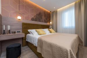 Postel nebo postele na pokoji v ubytování Green Sky Luxury Penthouse Apartment