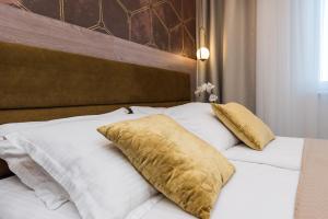 Postel nebo postele na pokoji v ubytování Green Sky Luxury Penthouse Apartment