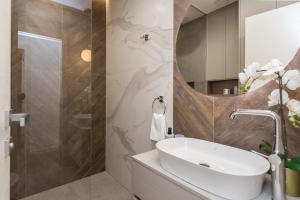 Koupelna v ubytování Green Sky Luxury Penthouse Apartment