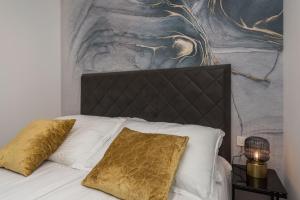 Postel nebo postele na pokoji v ubytování Green Sky Luxury Penthouse Apartment