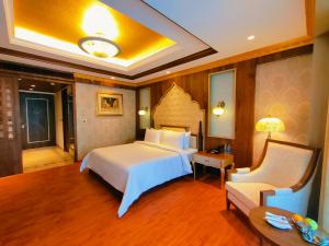 Un pat sau paturi într-o cameră la Kaldan Samudhra Palace