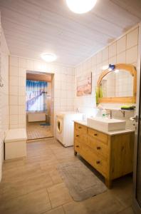 a bathroom with a tub and a sink and a bath tub at Ferienwohnung zur Mühle in Sotzweiler