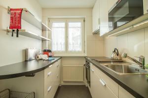 Kuchyň nebo kuchyňský kout v ubytování Viktoria B43 by Arosa Holiday