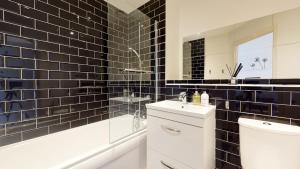 Ванная комната в Sapphire Apartment Bromley Common